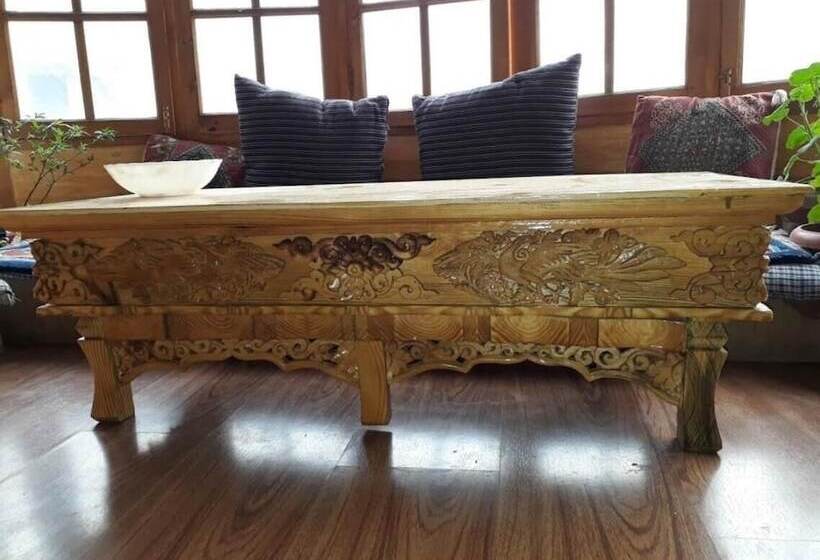 צימר Ladakh Orchard House