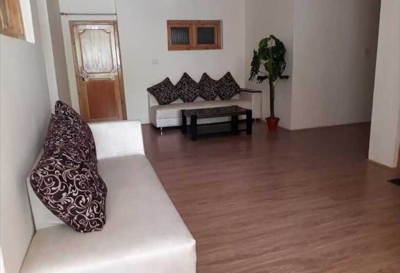 צימר Ladakh Orchard House