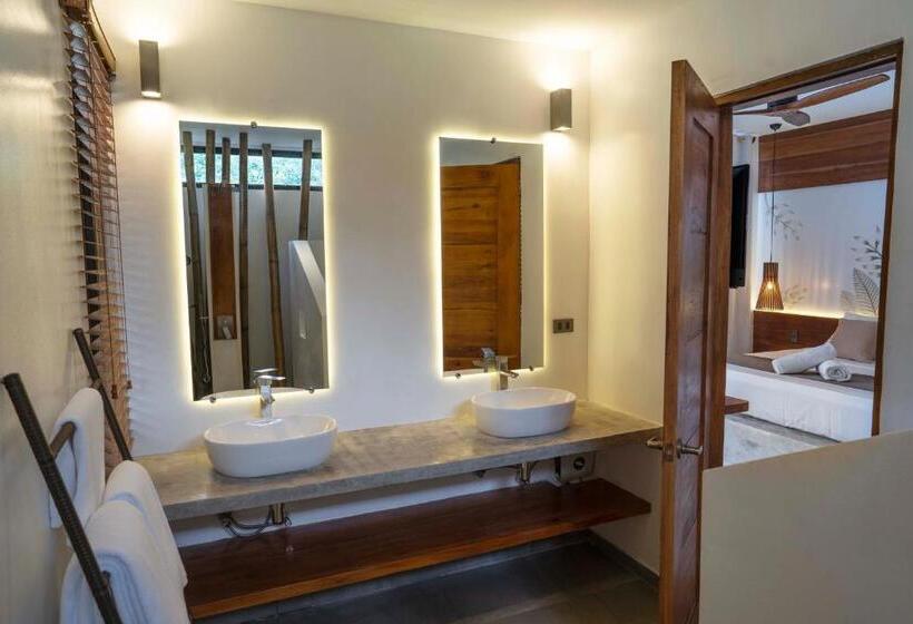 هتل Bird Of Paradise