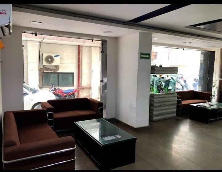 בית מלון כפרי Continental Plaza