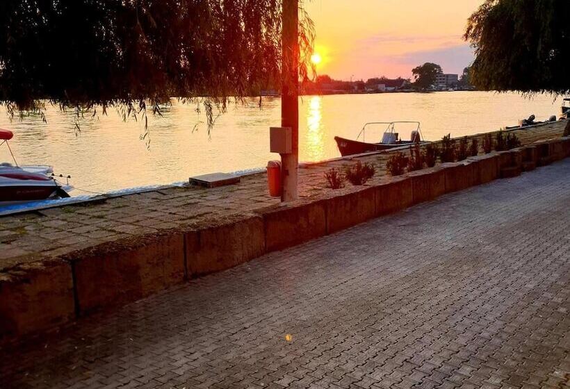 Отель Delta Palace