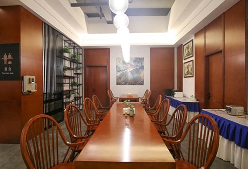 فندق Four Seasons Themed