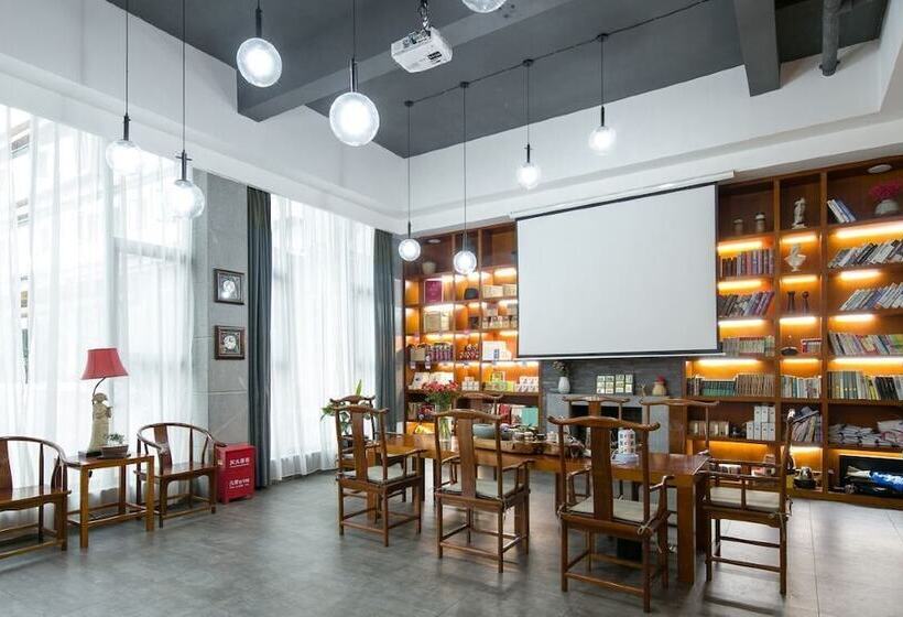 فندق Four Seasons Themed