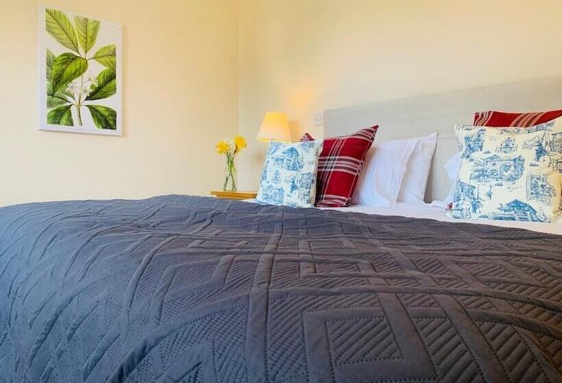 Отель George & Dragon Country House