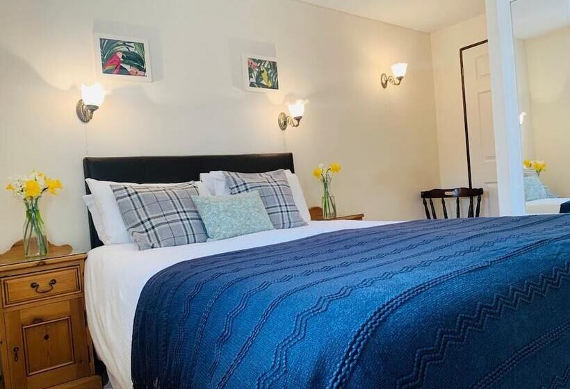 Отель George & Dragon Country House