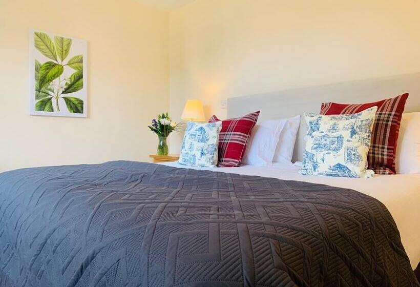 Отель George & Dragon Country House