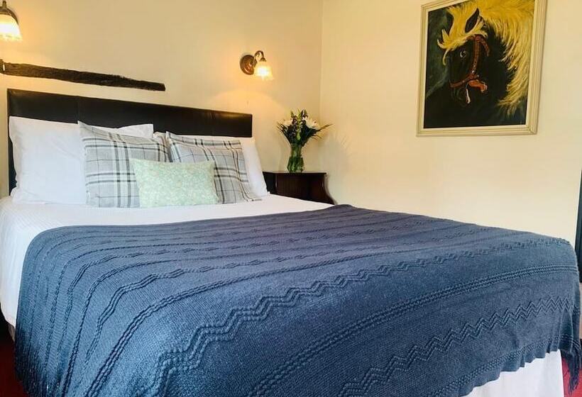 Отель George & Dragon Country House