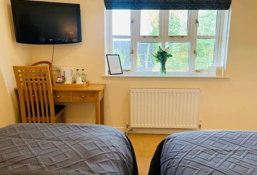 Отель George & Dragon Country House