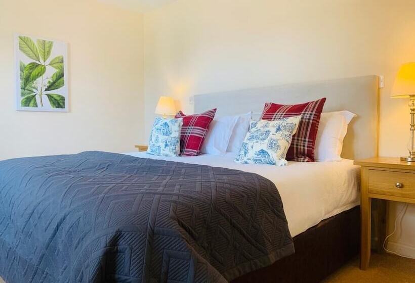 Отель George & Dragon Country House