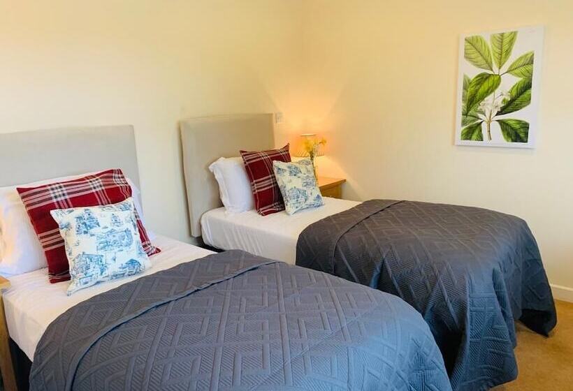 Отель George & Dragon Country House