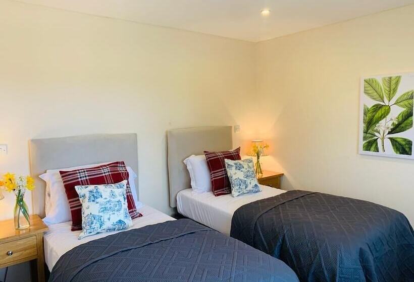 Отель George & Dragon Country House