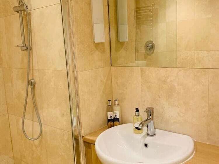 Отель George & Dragon Country House