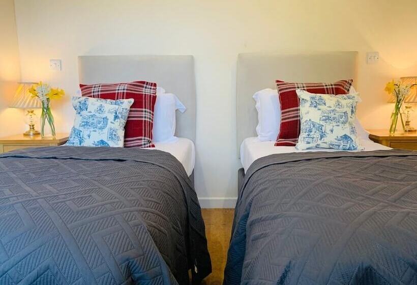 Отель George & Dragon Country House