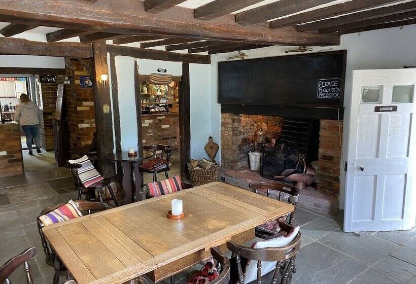 Отель George & Dragon Country House