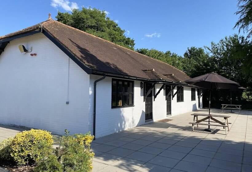 Отель George & Dragon Country House