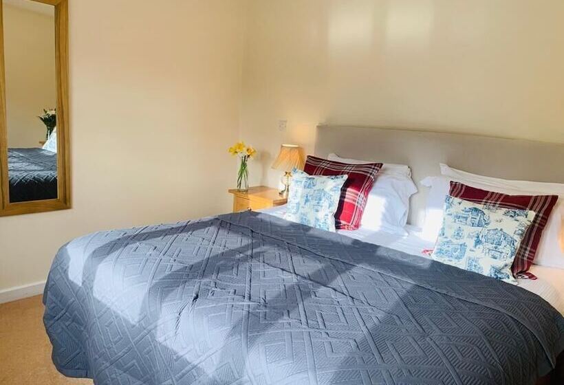 Отель George & Dragon Country House