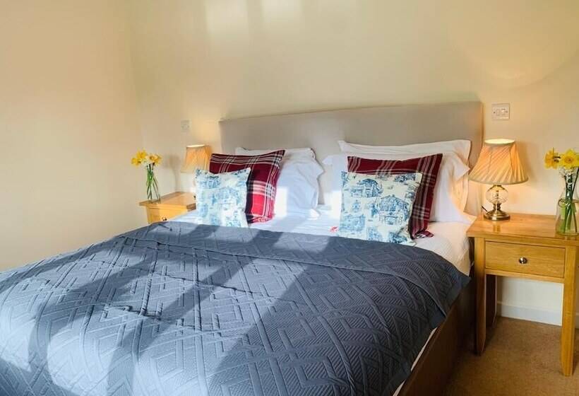 Отель George & Dragon Country House