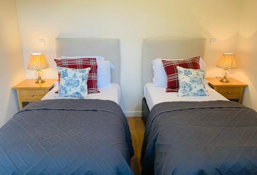 Отель George & Dragon Country House