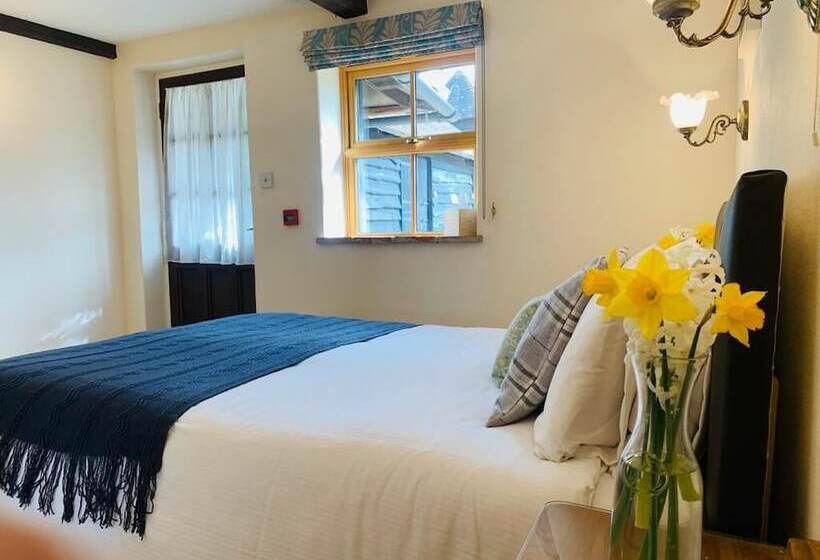 Отель George & Dragon Country House