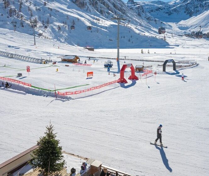 Отель Hôtel Le Levanna By Les Etincelles