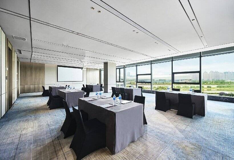 هتل Hualuxe Nanjing Yangtze River