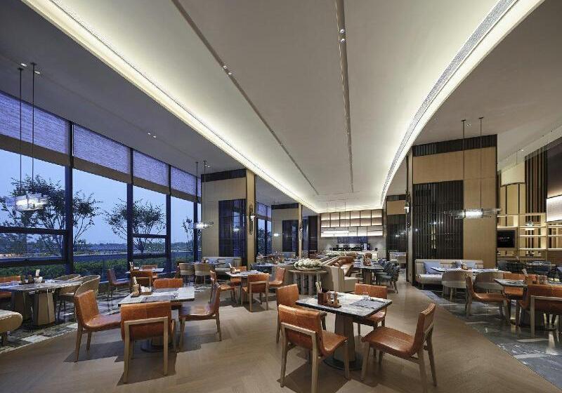 هتل Hualuxe Nanjing Yangtze River