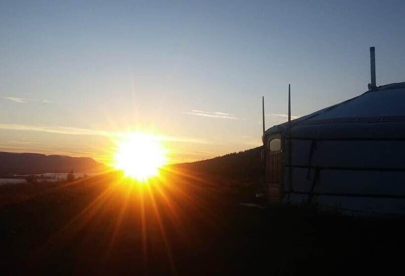 هتل Iceland Yurt