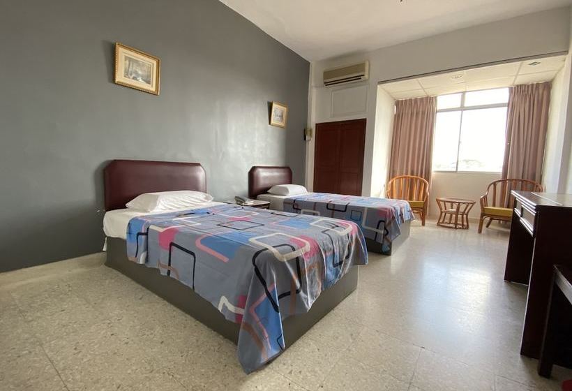 בית מלון כפרי Kluang Baru By Oyo Rooms