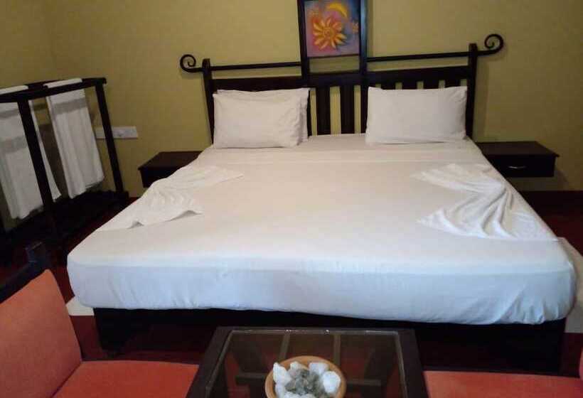 Отель Lavendish Country Resort