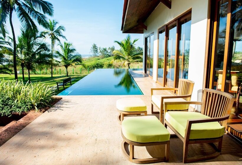 Отель Niraamaya Private Residences Benaulim