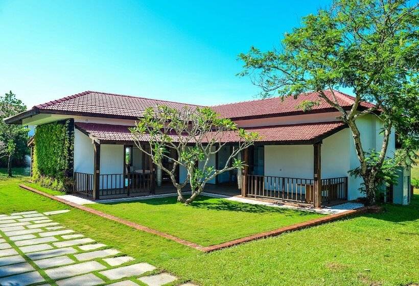 Отель Niraamaya Private Residences Benaulim