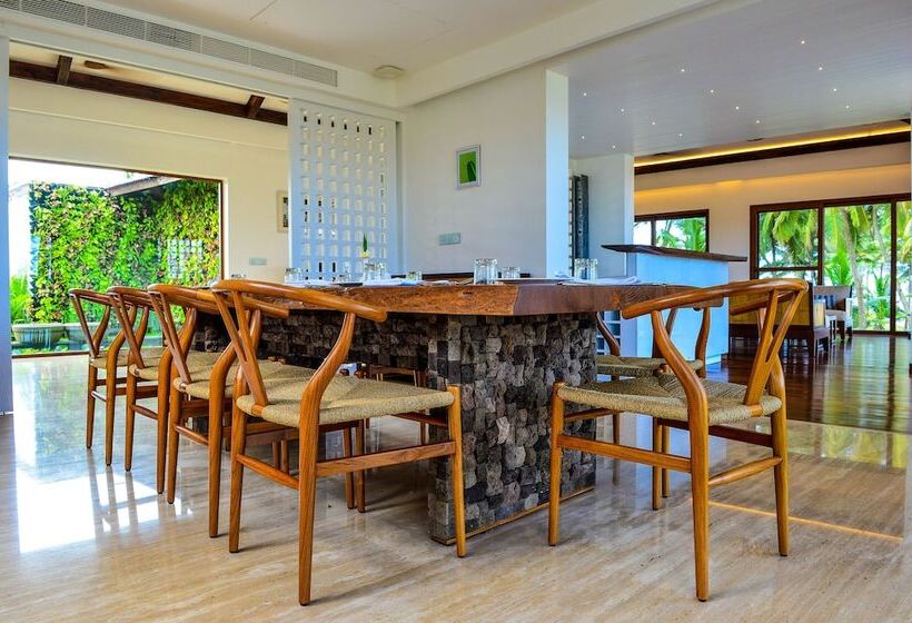 Отель Niraamaya Private Residences Benaulim