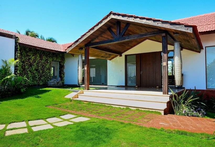 Отель Niraamaya Private Residences Benaulim