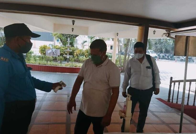 호텔 Pranav International