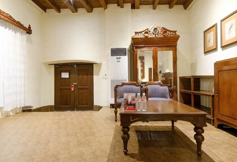 酒店 Reddoorz Plus @ Calle Crisologo Vigan