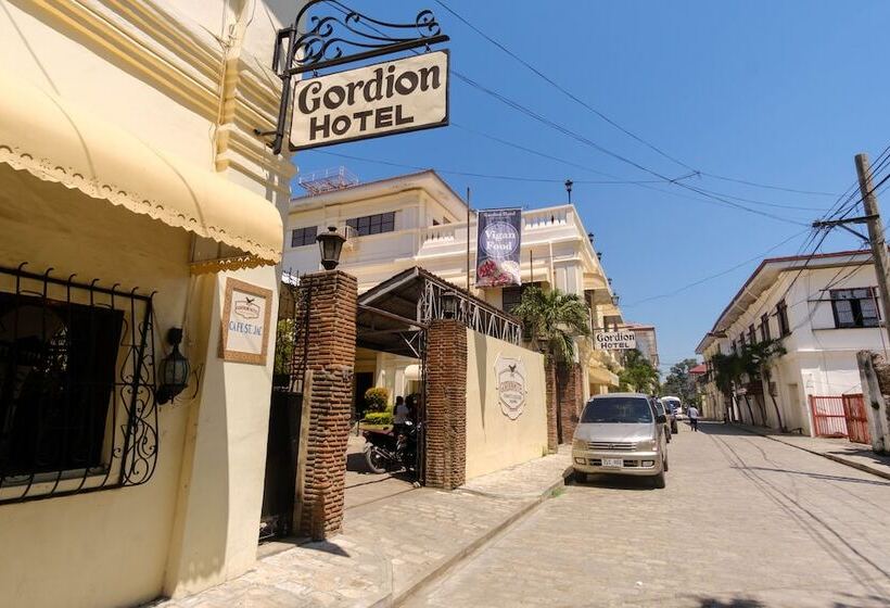 酒店 Reddoorz Plus @ Calle Crisologo Vigan