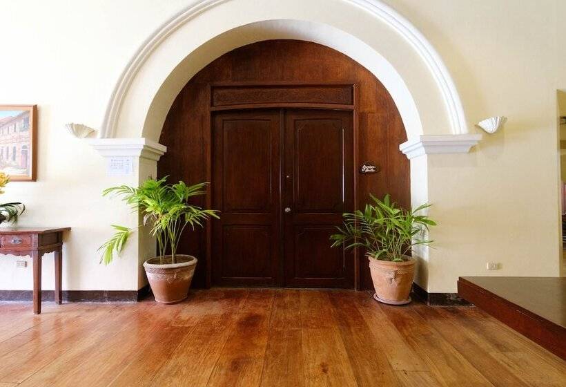 酒店 Reddoorz Plus @ Calle Crisologo Vigan