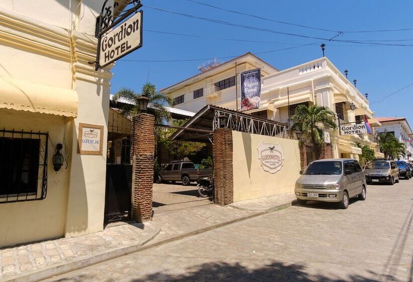 酒店 Reddoorz Plus @ Calle Crisologo Vigan