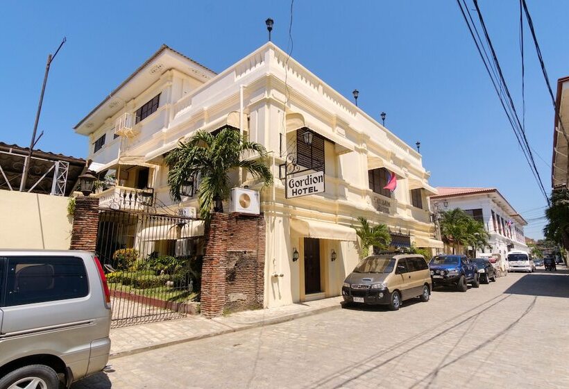 酒店 Reddoorz Plus @ Calle Crisologo Vigan