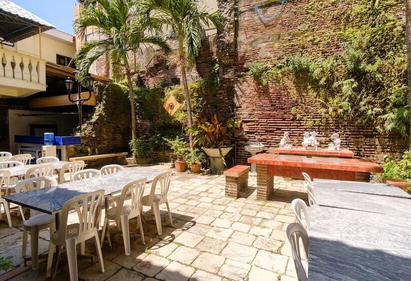 酒店 Reddoorz Plus @ Calle Crisologo Vigan