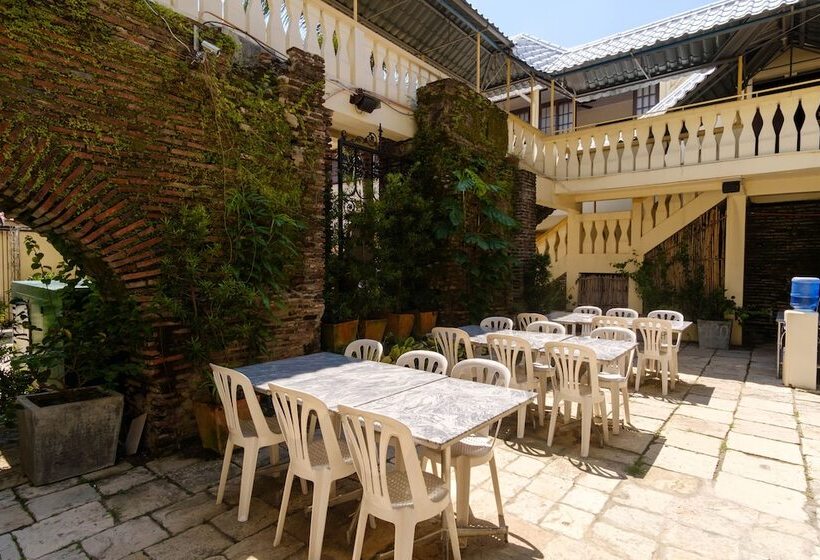 酒店 Reddoorz Plus @ Calle Crisologo Vigan