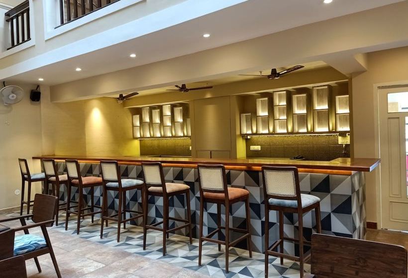 Отель Sharayu One