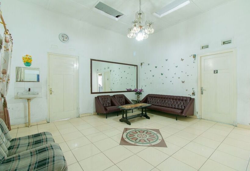 Отель Mustika Widyasari Redpartner