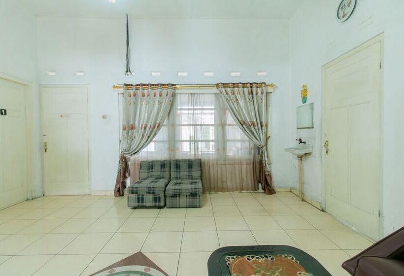 Отель Mustika Widyasari Redpartner