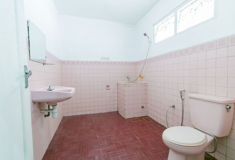 Отель Mustika Widyasari Redpartner