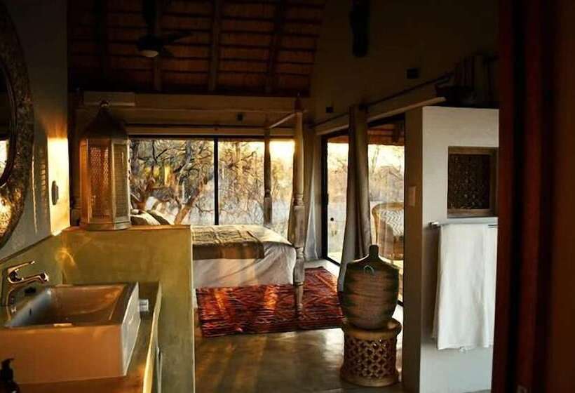 فندق The Wild Blue Lodge Safari & Spa