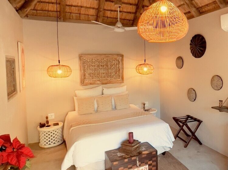 בית מלון כפרי The Wild Blue Lodge Safari & Spa