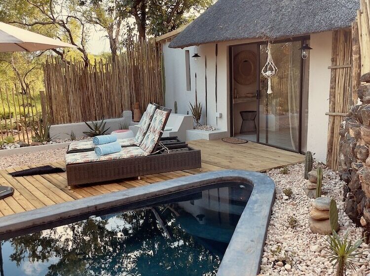 בית מלון כפרי The Wild Blue Lodge Safari & Spa