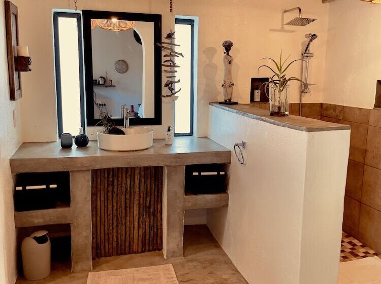 בית מלון כפרי The Wild Blue Lodge Safari & Spa