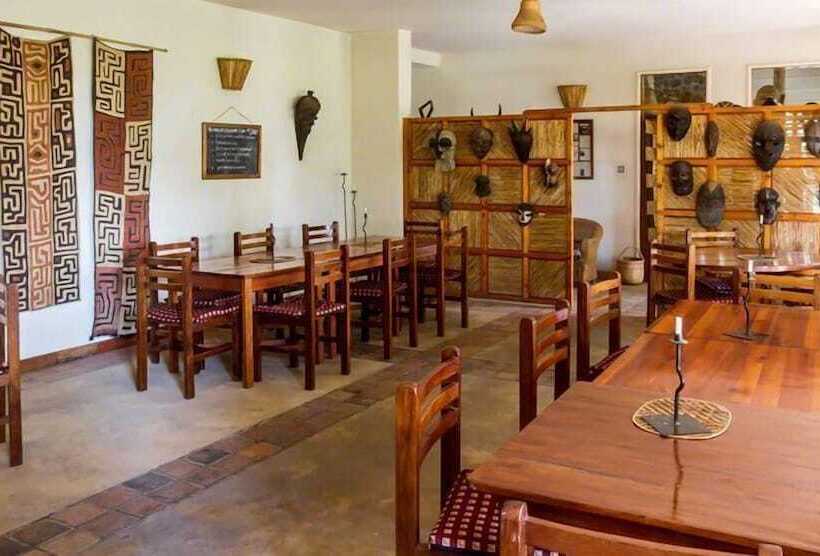 هتل Travellers Rest